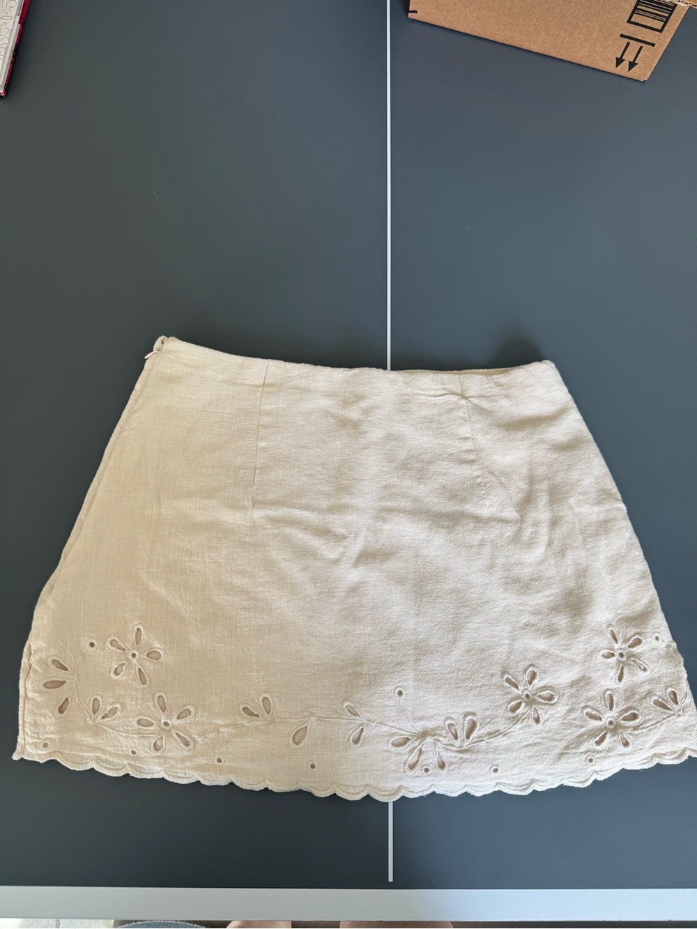 Women's Cream Eyelet Hem Mini Skort